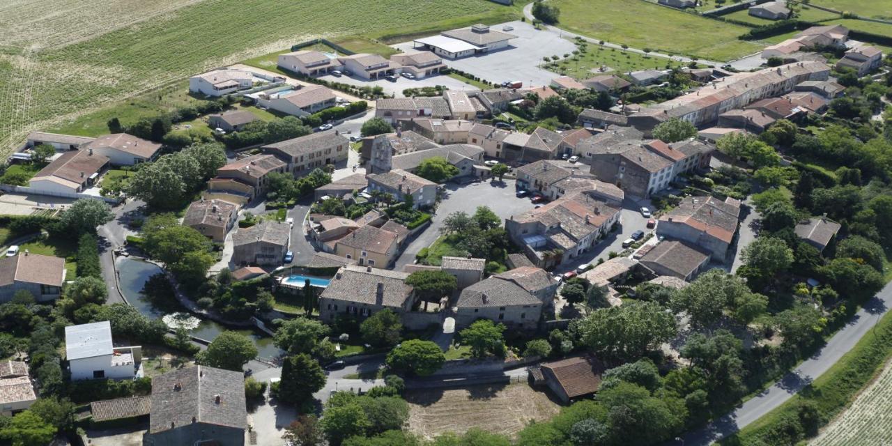 Domaine De La Pendule Bed and Breakfast Issel Exteriör bild